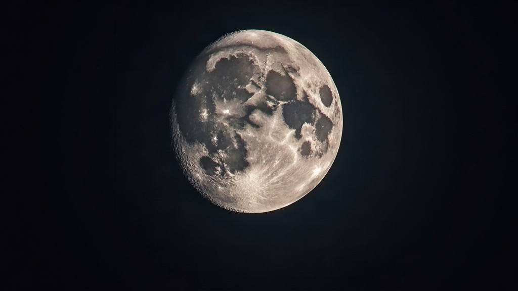Photographing Lunar Terminator Craters With a Smartphone